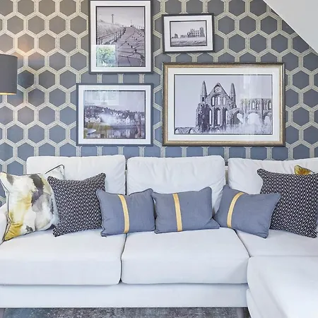 Host & - Lightkeeper's וויטבי